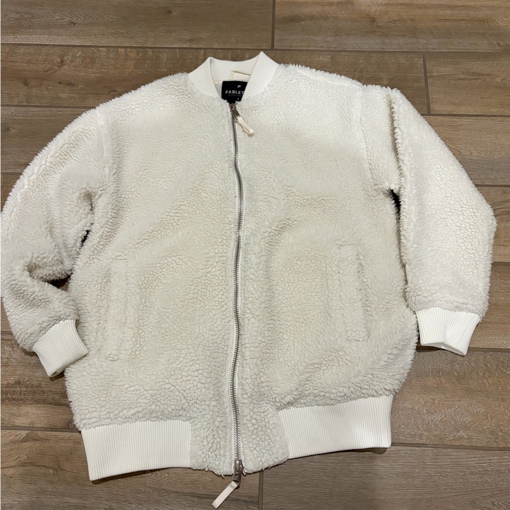 Fabletics oversized bomber cream sherpa zip up jacket Size Small - Picture 2 of 5